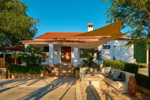 THE FERNANDEZs HOUSE - Image 2