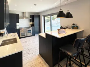 UPPER BEACH HOUSE - Image 5