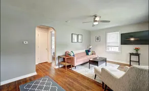 2 Bedroom: Walk to IU/Kirkwood, king bed and deck - Image 2
