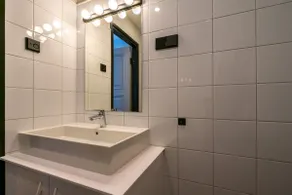 Smaller 1-bedroom guest apartment - Image 5