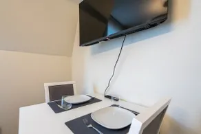 Smaller 1-bedroom guest apartment - Image 2