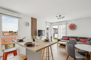 Chic and comfortable apart with parking and balcony - Image 2