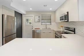 Cristy's Beach House - Image 3
