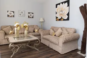 Sunset Hills Beautiful Home - Image 2