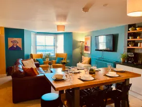 Vibrant beachfront Folkestone getaway - Image 2