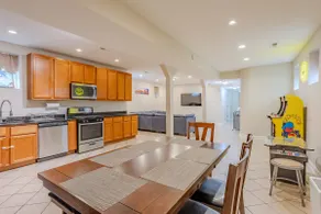 Spacious Parkside 3BR Retreat - Image 3