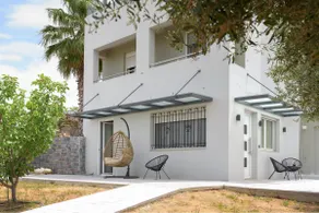 Onar Elegant Beachside Home - Image 2
