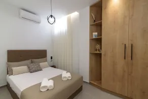 Onar Elegant Beachside Home - Image 3