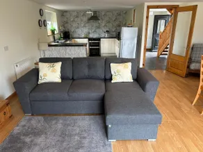 Longmeadow Cottage - Gorgeous 3-Bedroom Cottage - Image 3