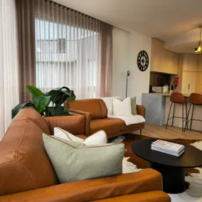 Deluxe 2BR apt Excellent Location Cityviews & Pool - Image 2