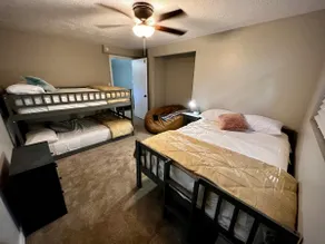 Sleeps 10 | Walk to Hot Pools, Waterslides & Shops - Image 5