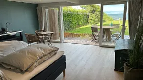 Seafront studio spectacular views - Image 2