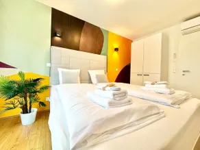 Designer apartment with balcony - Image 4