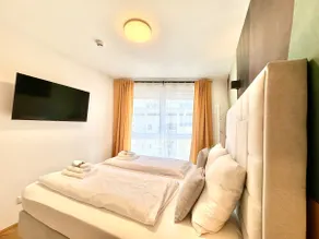 Designer apartment with balcony - Image 5
