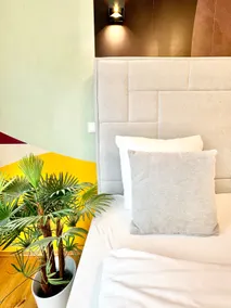 Designer apartment with balcony - Image 3