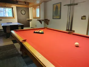 Pine Brook Lodge: pool table, AC, sauna, fireplaces, internet, bar, walk to town - Image 4