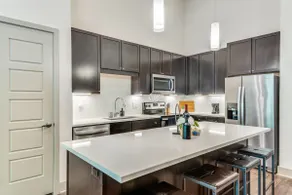 Stunning 2B 2B Apt w/gym/pool - Image 5