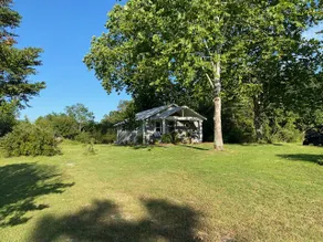 The Gray Farmhouse - Image 3