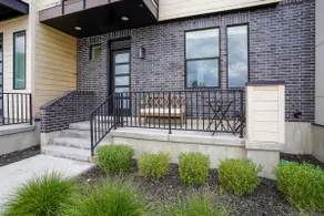 Mountain-view Urban Oasis - Image 4