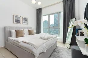 Opulent 1 Bedroom Marina View - Image 3