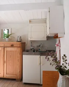 Cottage in a wonderful, peaceful garden - Image 2
