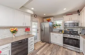 Avon Lake 4BR Beach Cottage with Lake Erie Access - Image 2