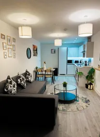 Stylish Madison Apartment with Balcony - FREE Car Parking - Hemel Hempstead Town Centre - Image 4