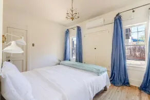 House with 2 private spaces - Image 2