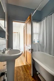 House with 2 private spaces - Image 5