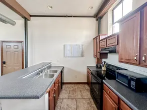 Sleepover | Stylish 2BD/1BA Condo - Downtown SGF - Image 3