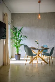Stylish Bright & Central 1 BD 1BA Acropolis view! - Image 4