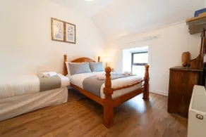 Countryside Retreat Dingle - Image 4