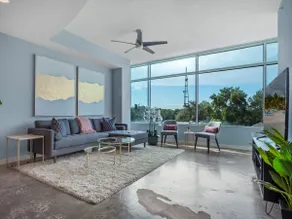 Luxurious 2/2 Downtown Apartment - Image 3