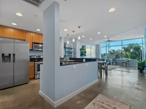 Luxurious 2/2 Downtown Apartment - Image 5