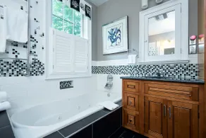 South Wing Suite - Image 4