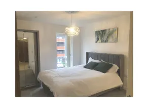 ”Cosy 2-Bed Flat - Lakeside - Image 3