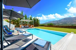 Bright Luxury Villa - Image 4