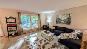 Inviting Cozy House in the Heart of Maple Grove - Image 2