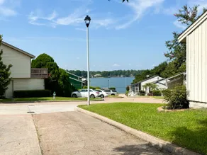 Pet-Friendly Retreat Steps to the Lake - Image 2
