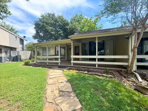 Pet-Friendly Retreat Steps to the Lake - Image 3