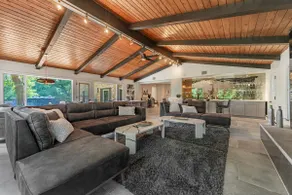 The Rock Royale: 7BR/7BA Modern Chic Estate - Image 2