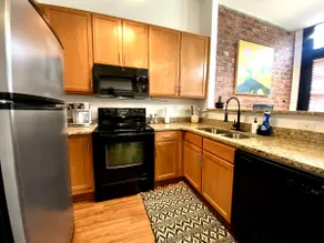 Fresh & Modern Dwtn Apt - Image 4