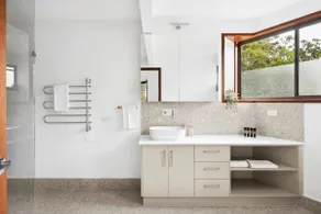 Family-Friendly Renovated 4BR Clifton Retreat - Image 3