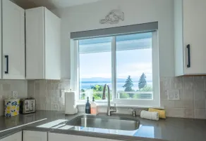 Water & Mountain Views: Escape to Whidbey Island! - Image 4