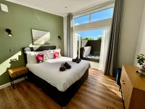 The Royal Lodge - Image 5