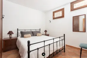 HotelsTOO - Home Amsicora, a historic alley - Image 5