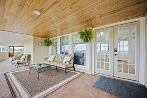 5BR Private Retreat On Acreage + Near Liberty - Image 2