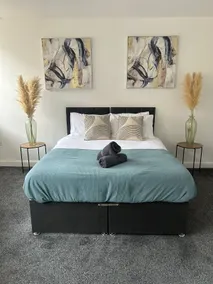 Stylish 2 Bedroom City Apartment - Free Parking - Image 4