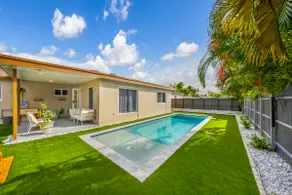 Retro Chic Retreat-Heated Pool- PingPong Table - Image 3