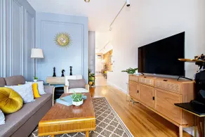 Spacious Duplex in Hell’s Kitchen 3BR - Image 3